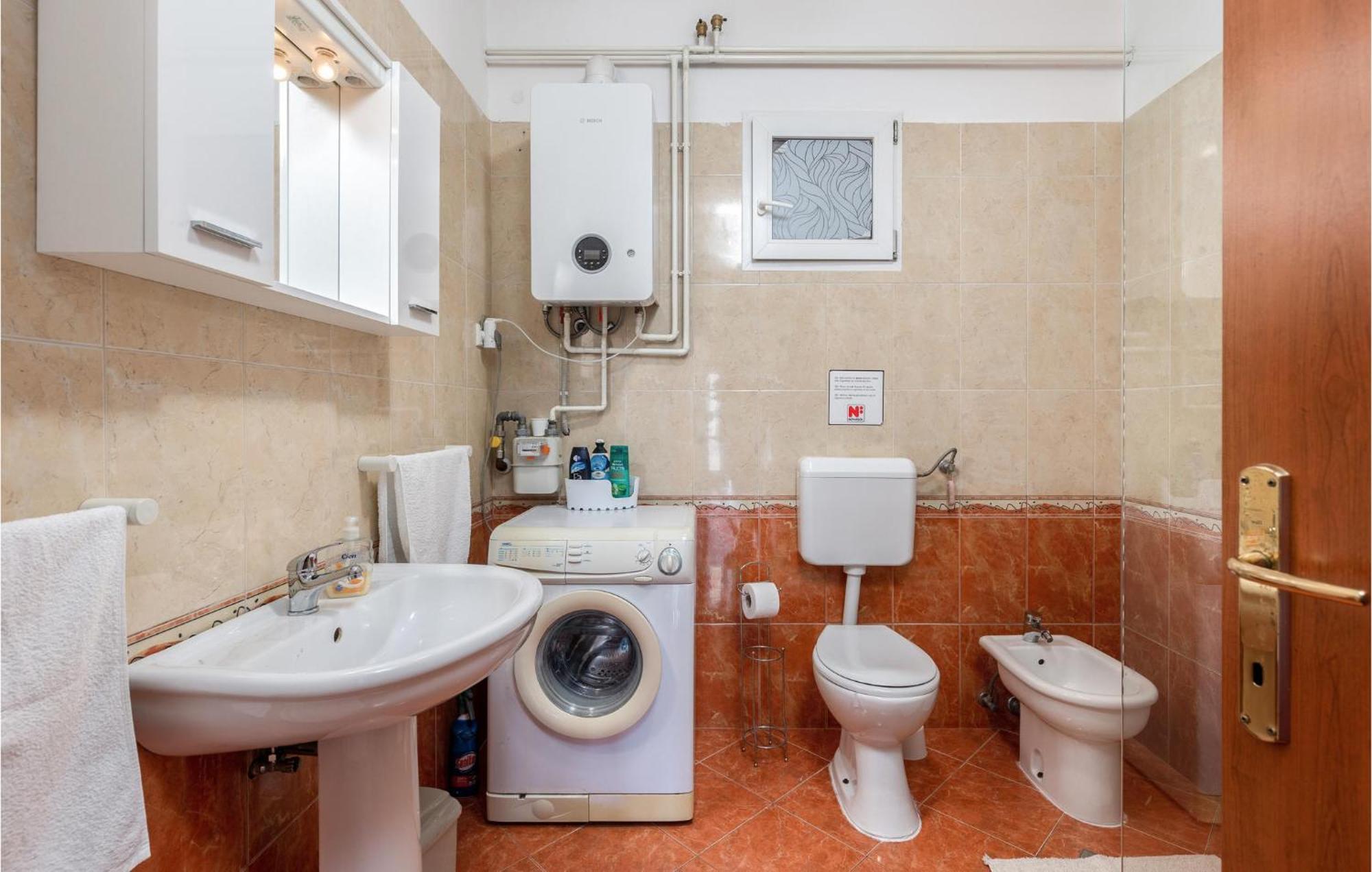 2 Bedroom Gorgeous Apartment In コストレナ エクステリア 写真