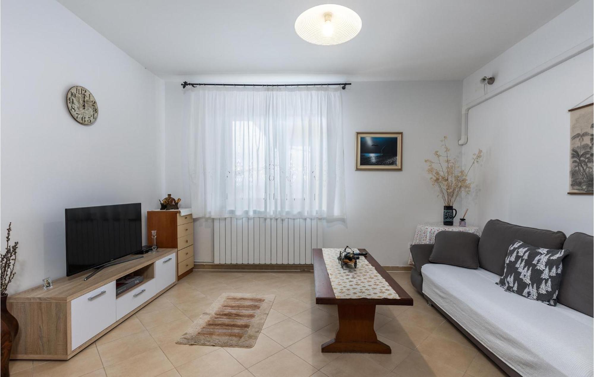 2 Bedroom Gorgeous Apartment In コストレナ エクステリア 写真