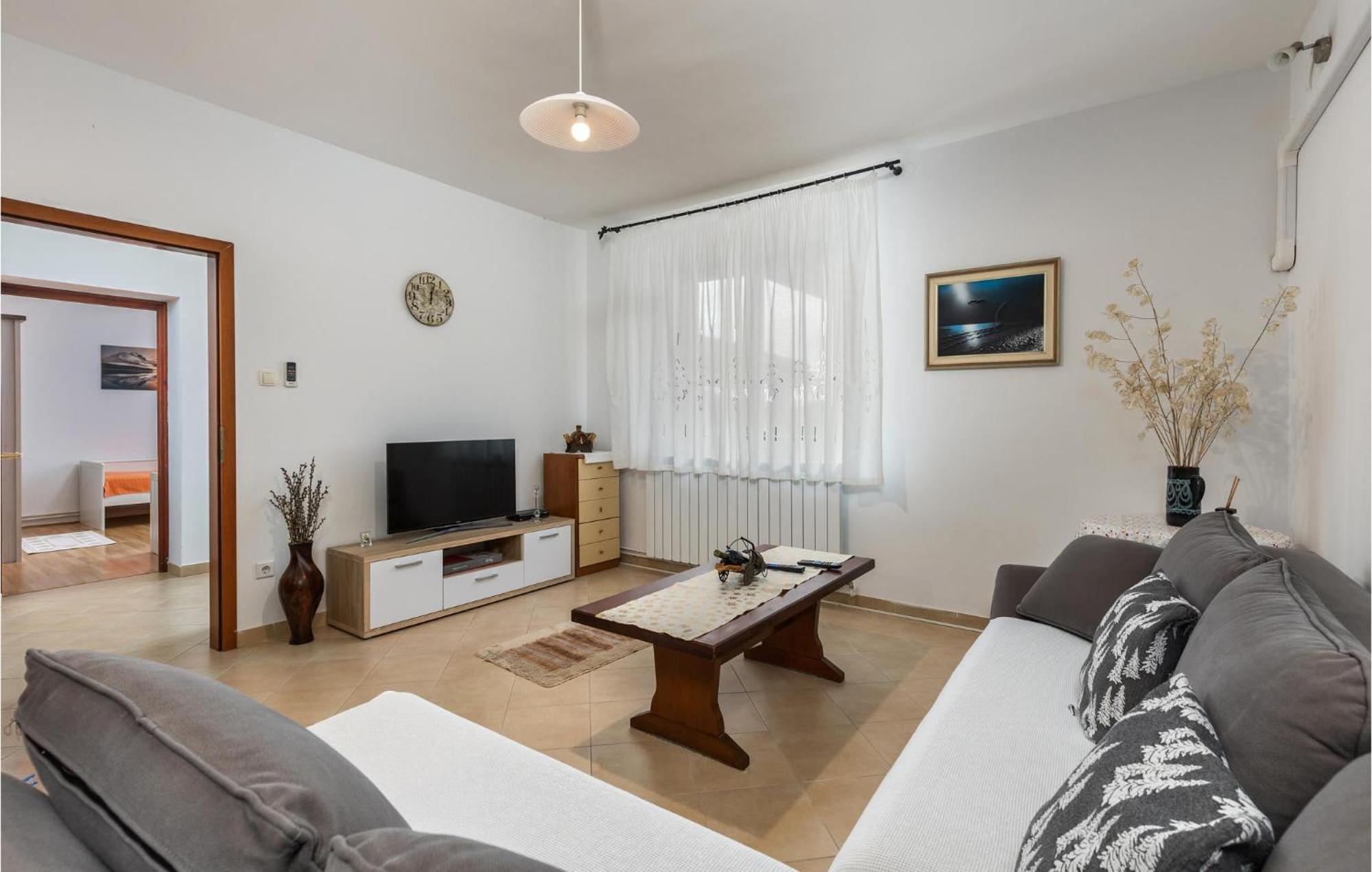 2 Bedroom Gorgeous Apartment In コストレナ エクステリア 写真